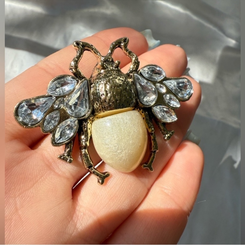 Vintage antique unique Gold and Silver queen Bee Brooch